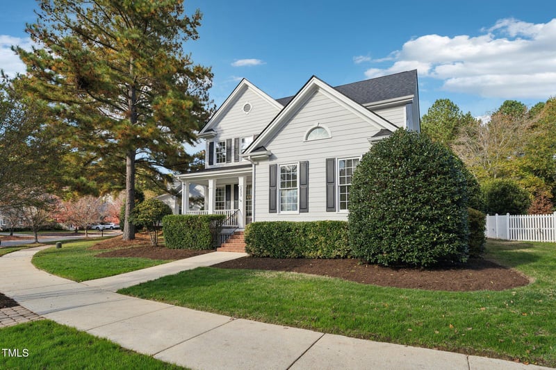 233 Elmcrest Dr, Holly Springs, NC 27540