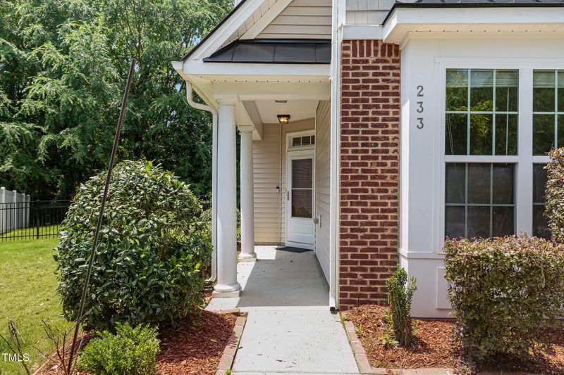 233 Hammond Wood Pl, Morrisville, NC 27560