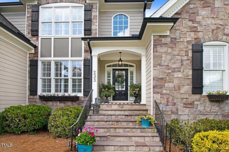 233 Hein Dr, Clayton, NC 27527