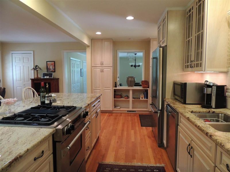 233 Landsbury Dr, Durham, NC 27707