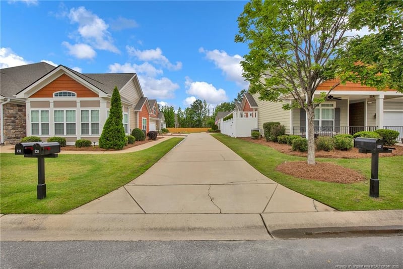 233 Nandina Ct, Fayetteville, NC 28311