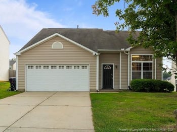 233 Palace Green Ln, Sanford, NC 27330