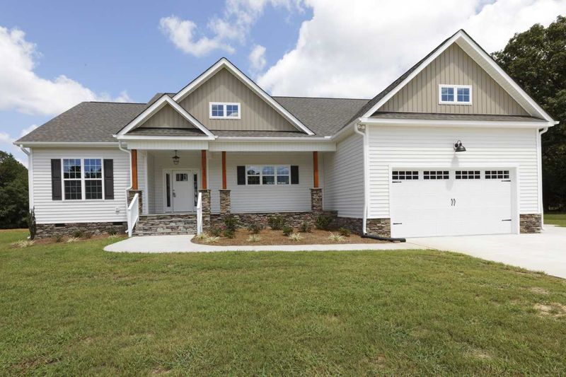 233 Rolling Oaks Ln, Benson, NC 27504