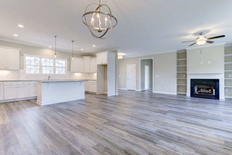233 Rolling Oaks Ln, Benson, NC 27504