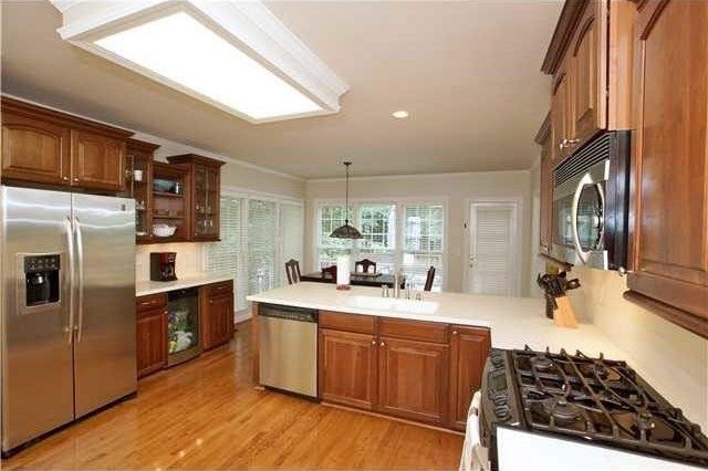233 Strathburgh Ln, Cary, NC 27518