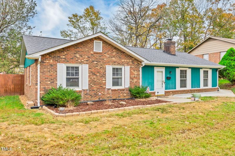 2331 Buckingham Rd, Burlington, NC 27217