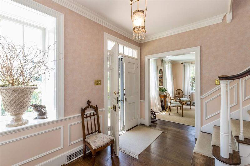 2331 Lake Dr, Raleigh, NC 27609