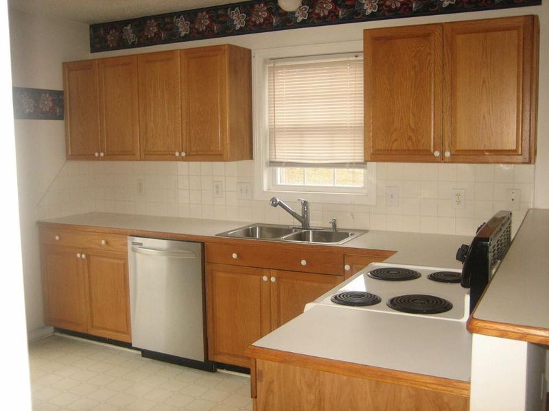 234 7th St, Burlington, NC 27215