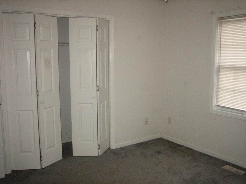 234 7th St, Burlington, NC 27215
