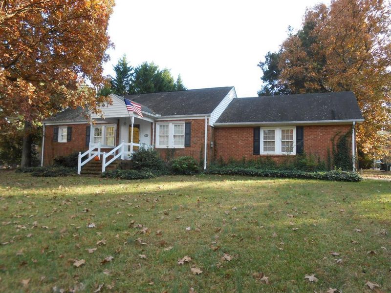 2340 W Front St, Burlington, NC 27215
