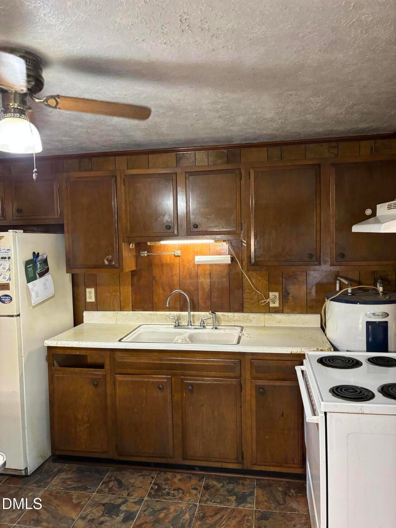 2342 Lake Ave, Fayetteville, NC 28301