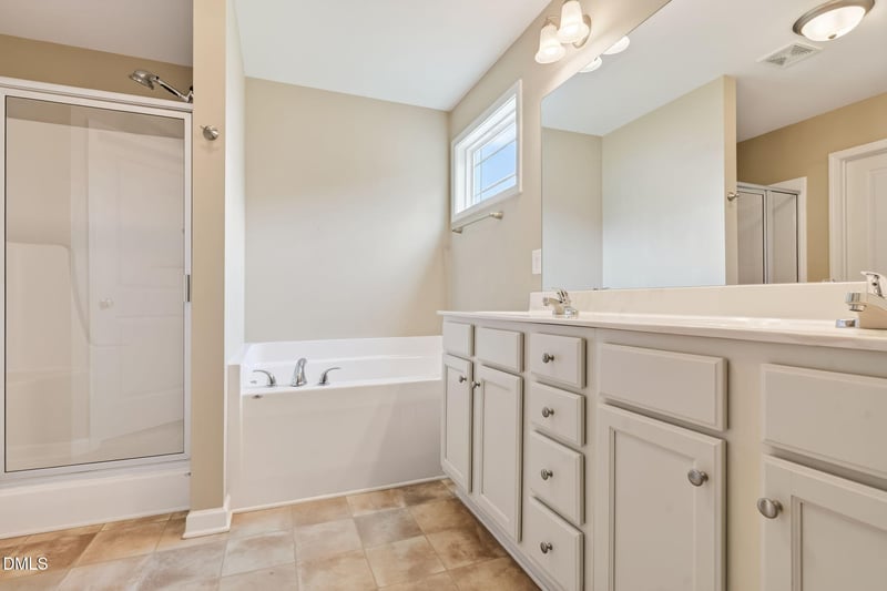 235 Highcroft Cir, Benson, NC 27504