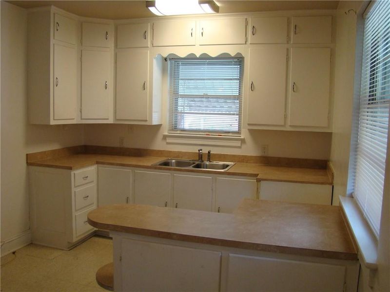 235 Rolling Rd, Burlington, NC 27217