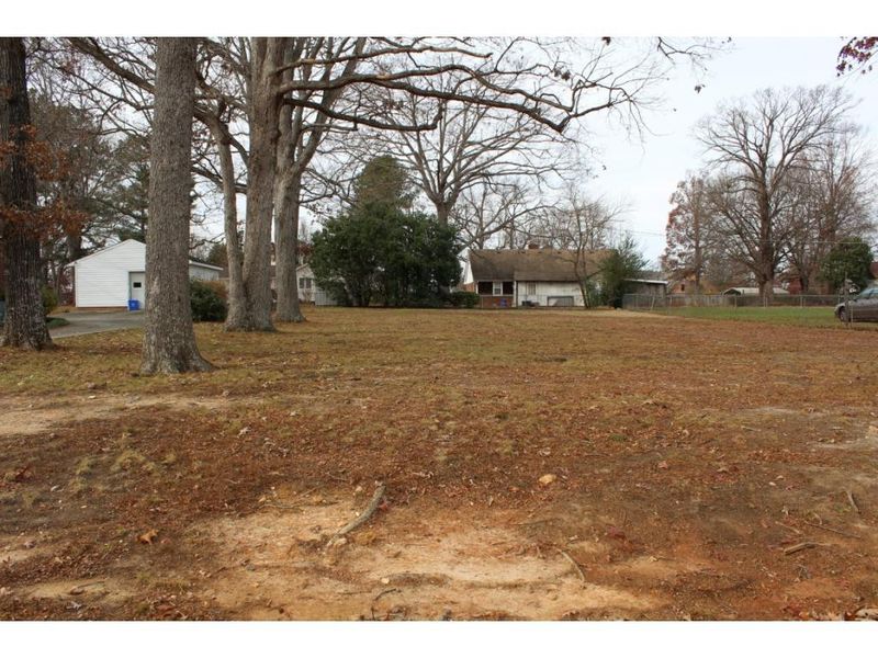 236 Gurney St, Burlington, NC 27215
