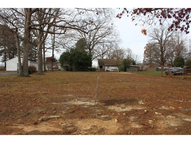 236 Gurney St, Burlington, NC 27215