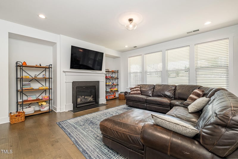 236 Scarlet Tanager Cir, Holly Springs, NC 27540