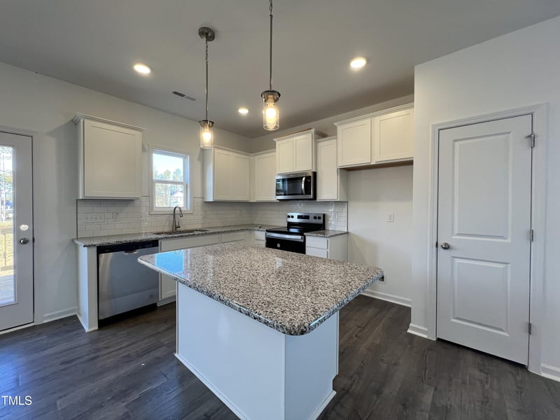 236 Springtooth Dr, Zebulon, NC 27597
