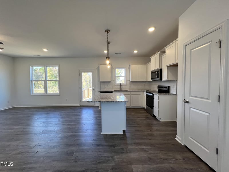 236 Springtooth Dr, Zebulon, NC 27597