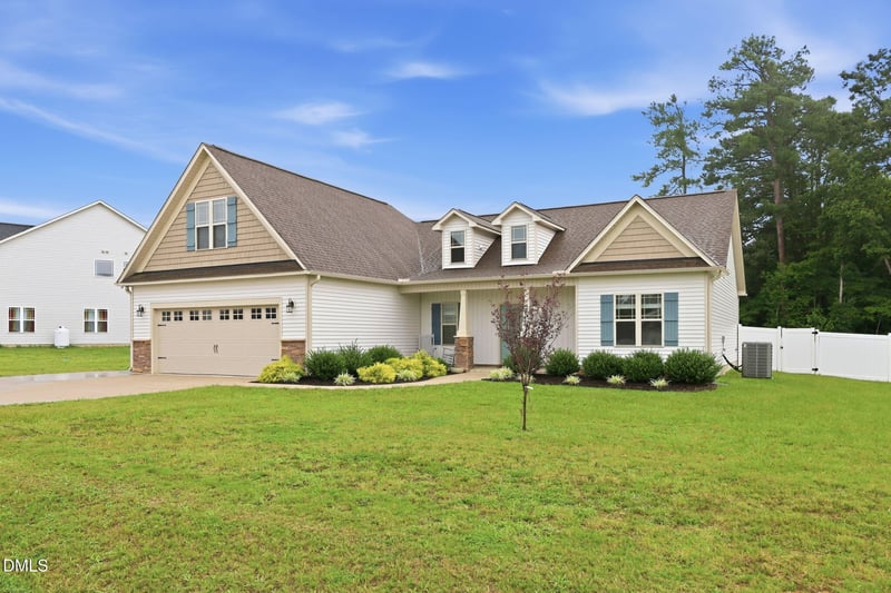 237 Carolina Landing Dr, Zebulon, NC 27597