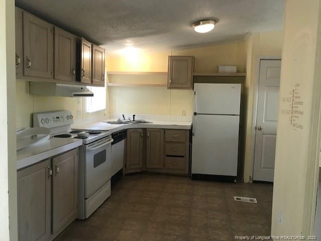 237 Fox Wood Dr, Sanford, NC 27332