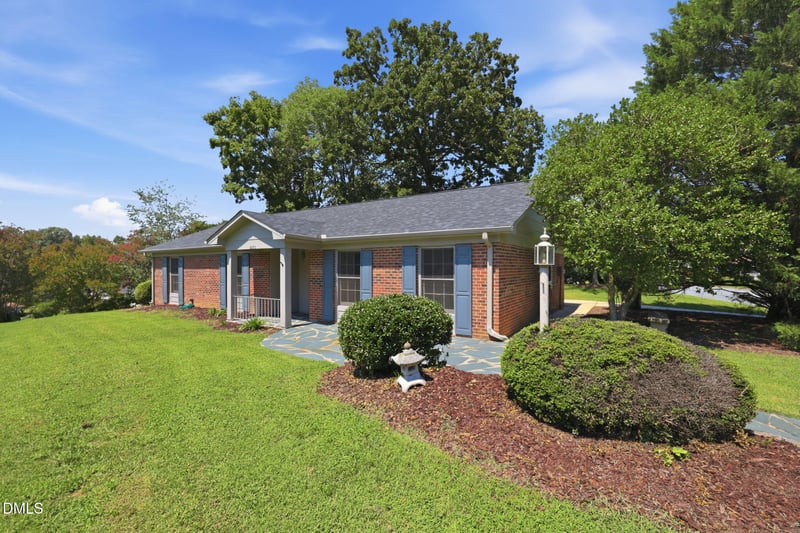 2371 Buckingham Rd, Burlington, NC 27217
