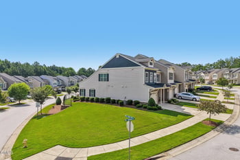 238 Beaconwood Ln, Holly Springs, NC 27540