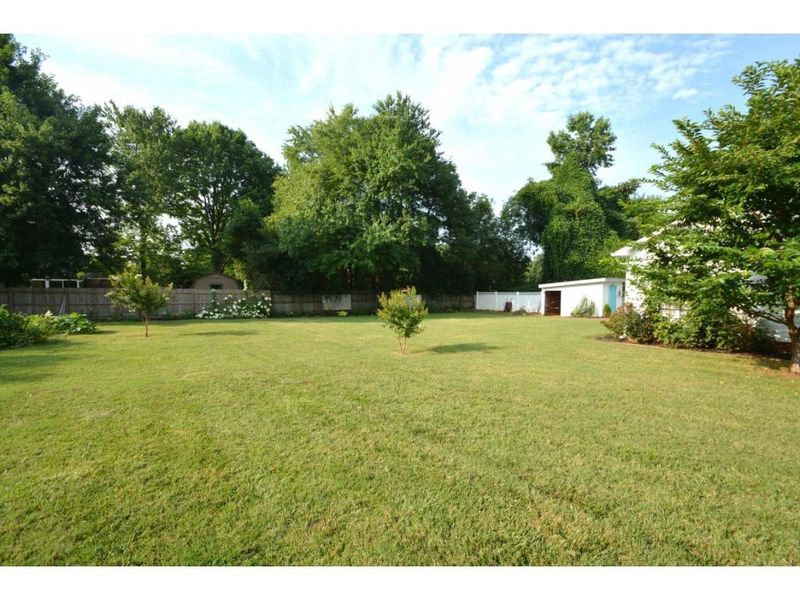 238 Collinwood Dr, Burlington, NC 27215