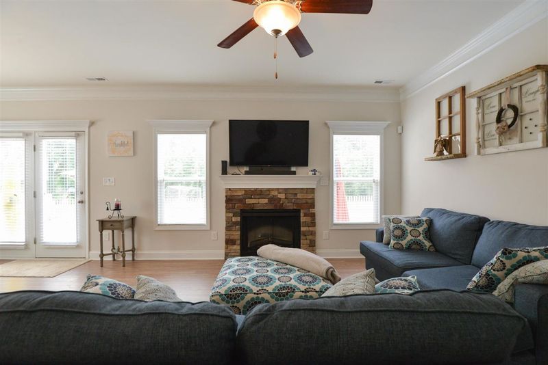 238 Rolling Oaks Ln, Benson, NC 27504
