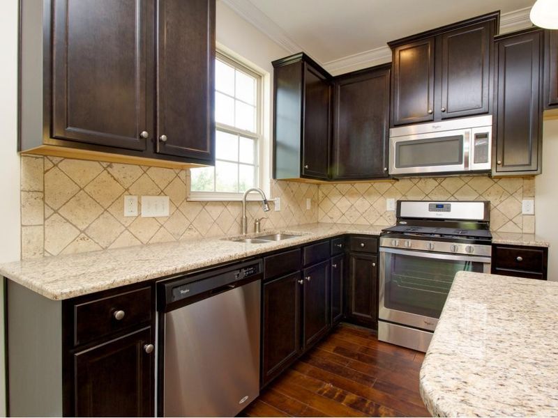 2384 Glenkirk Dr, Burlington, NC 27215