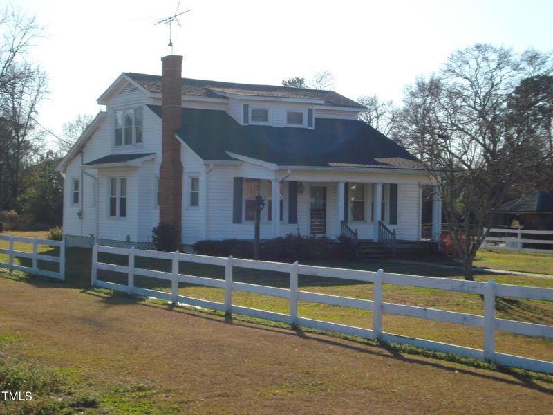 239 Gibson Ln, Dunn, NC 28334