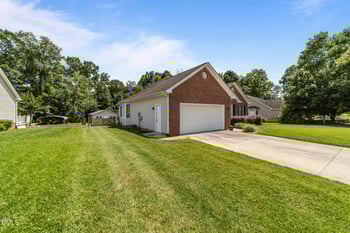 2392 Willowview Dr, Graham, NC 27253