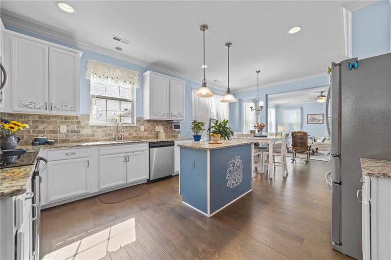 2399 Glenkirk Dr, Burlington, NC 27215