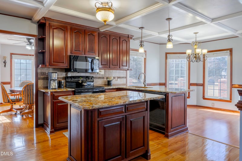 24 Clubhouse Dr, Dunn, NC 28334