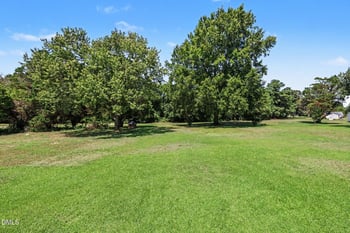 24 Clubhouse Dr, Dunn, NC 28334