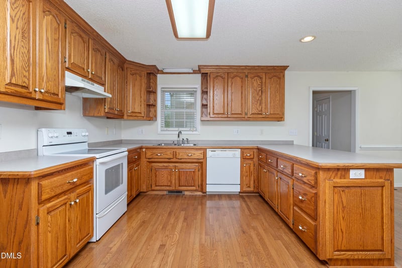 24 Courtney Ln, Dunn, NC 28334