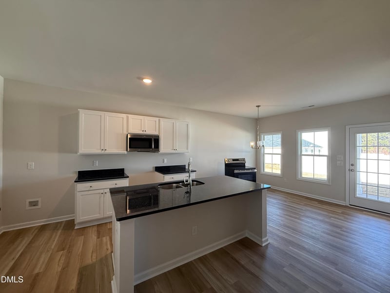 24 Emily Gardens Dr, Selma, NC 27576