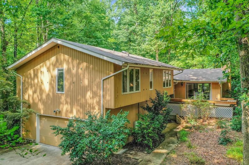 24 Sedgewood Rd, Chapel Hill, NC 27514