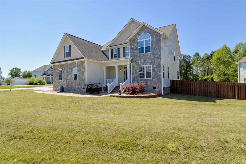 24 Twin Leaf Cir, Clayton, NC 27520