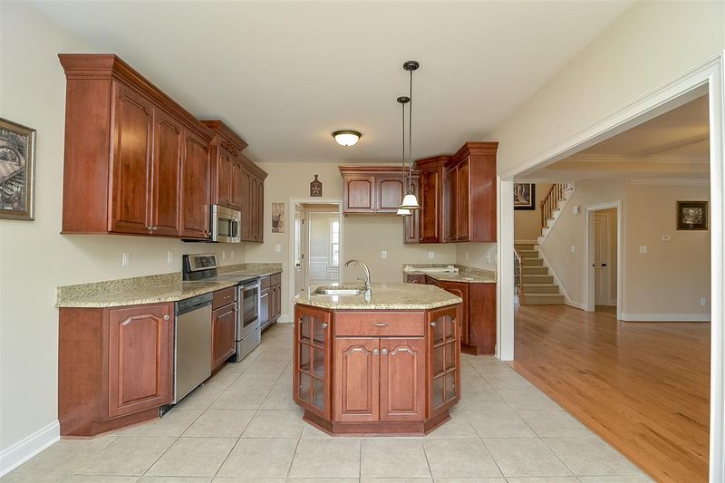 24 Twin Leaf Cir, Clayton, NC 27520