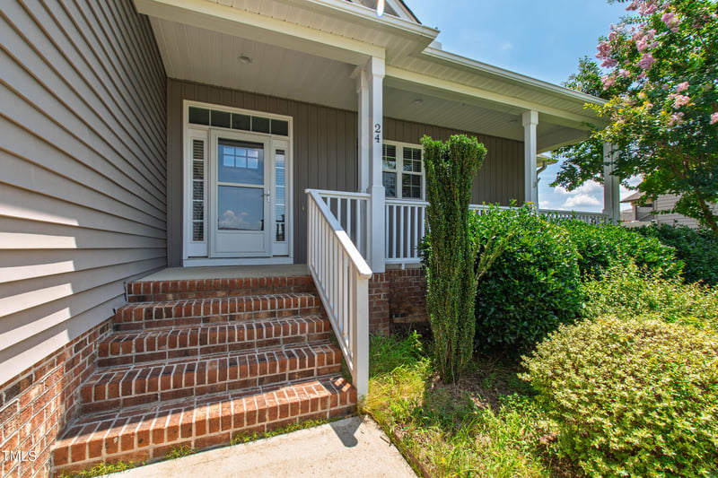 24 Windchime Ct, Clayton, NC 27527