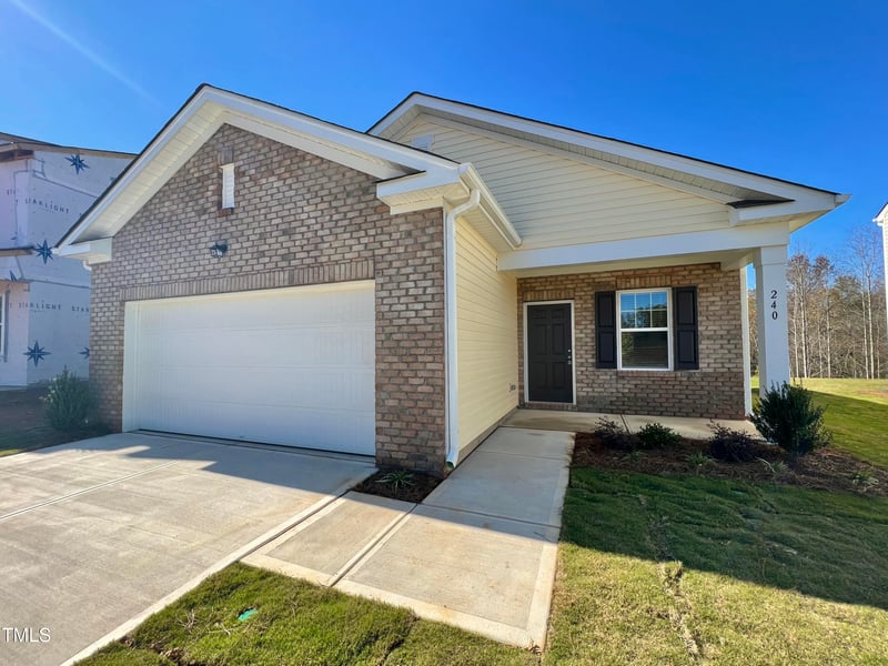 240 Babbling Brook Dr, Clayton, NC 27520