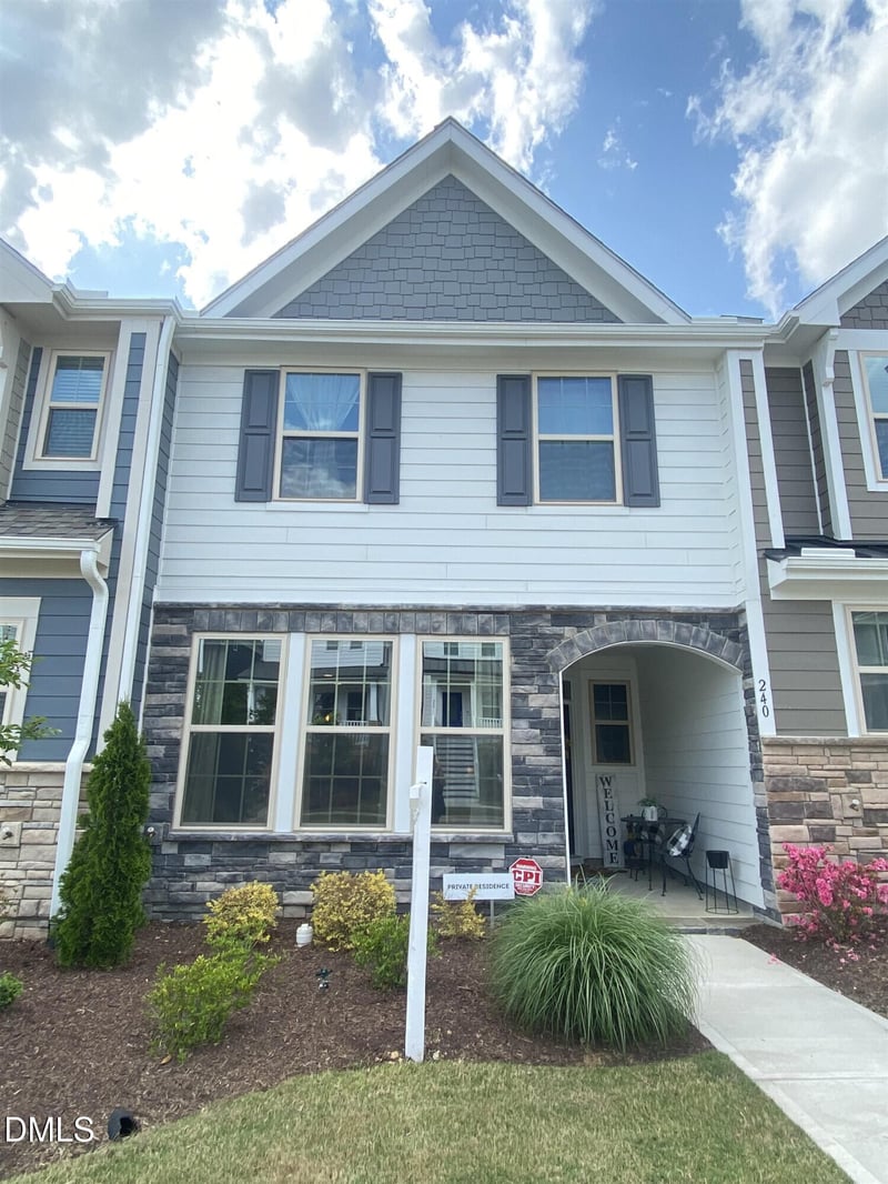 240 Douglas Falls Dr, Wendell, NC 27591