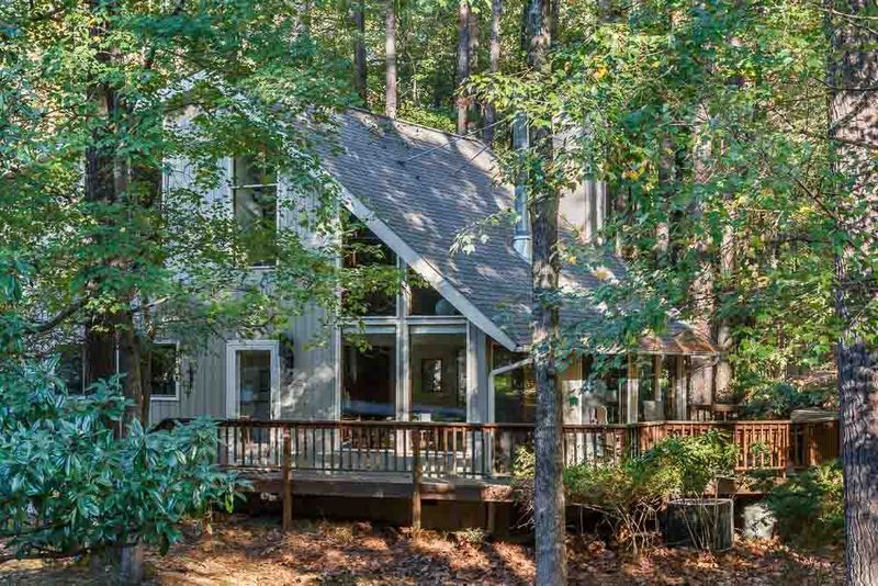 240 Indian Trl, Chapel Hill, NC 27514