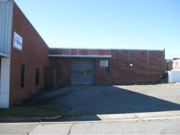 240 W Sixth St, Burlington, NC 27215