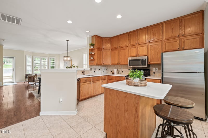 240 Standish Dr, Chapel Hill, NC 27517