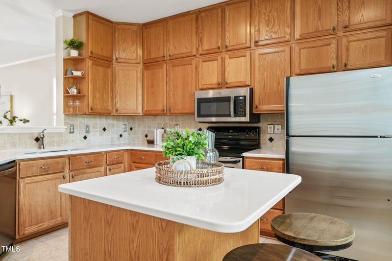 240 Standish Dr, Chapel Hill, NC 27517
