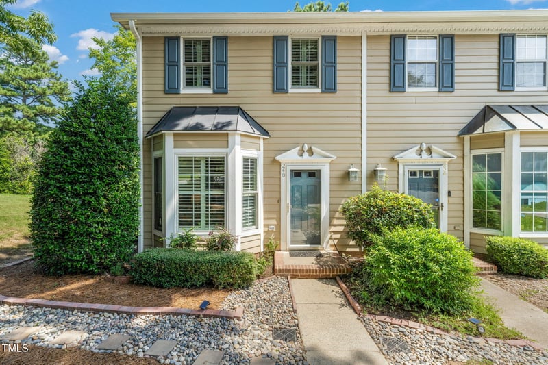 240 Standish Dr, Chapel Hill, NC 27517