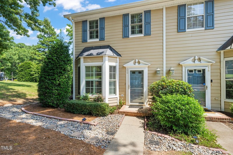 240 Standish Dr, Chapel Hill, NC 27517