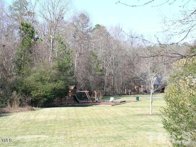 240 Standish Dr, Chapel Hill, NC 27517