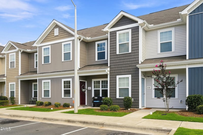 240 Yorktown Ln, Sanford, NC 27330